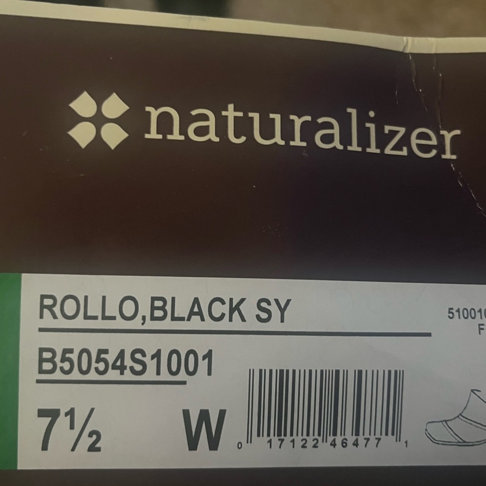 Rollo black Naturalizer shoes size 7 1/2. Great condition like new still in box - Picture 5 of 6